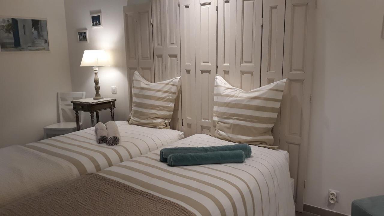 Sous Le Neflier Bed and Breakfast Νιμ Εξωτερικό φωτογραφία