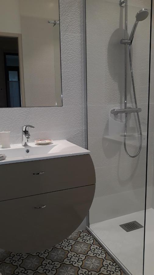 Sous Le Neflier Bed and Breakfast Νιμ Εξωτερικό φωτογραφία