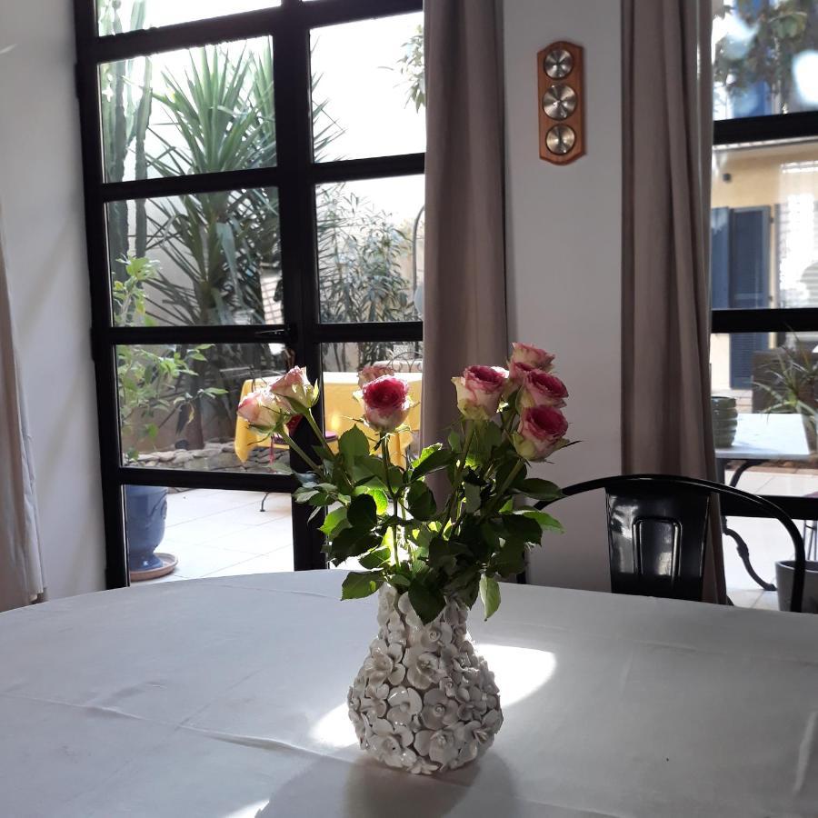 Sous Le Neflier Bed and Breakfast Νιμ Εξωτερικό φωτογραφία