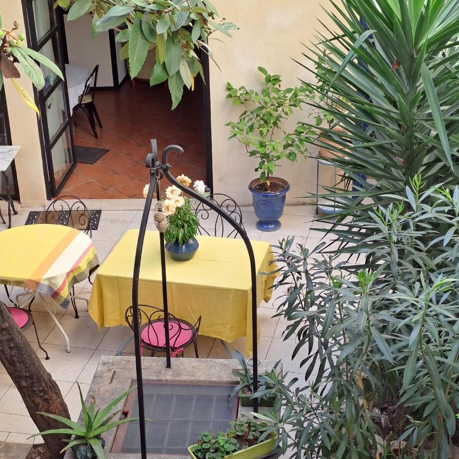 Sous Le Neflier Bed and Breakfast Νιμ Εξωτερικό φωτογραφία